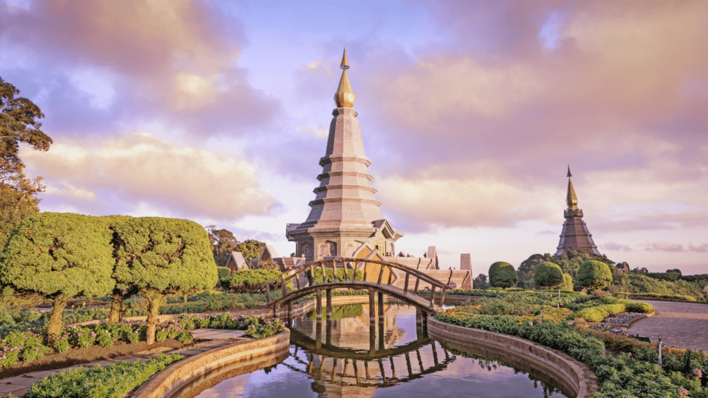 พระมหาธาตุ เจดีย์คู่ วิวและบรรยากาศ
