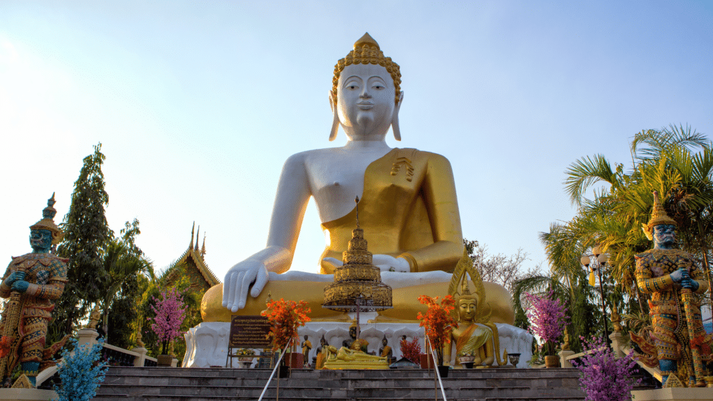 วัดพระธาตุดอยคำ องค์พระ