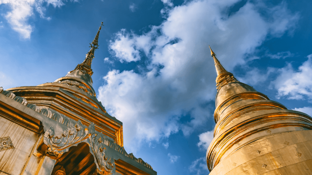 วัดพระสิงห์วรมหาวิหาร ภาพมุมท้องฟ้า